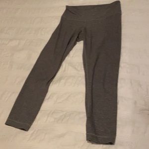 Heather Grey Wunder Under Crop II